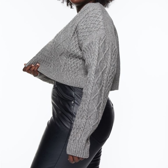 NWT H&M Cable Knit Sweater - Picture 2 of 9